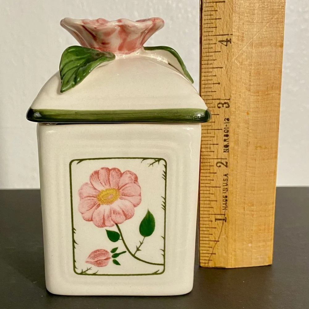 Villeroy & Boch Wildrose Charm Jam Jar Cannister 4.25” Tall White Pink Green
